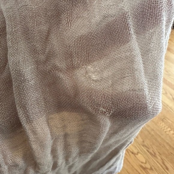 Blush Cream linen scarf - Picture 9 of 12